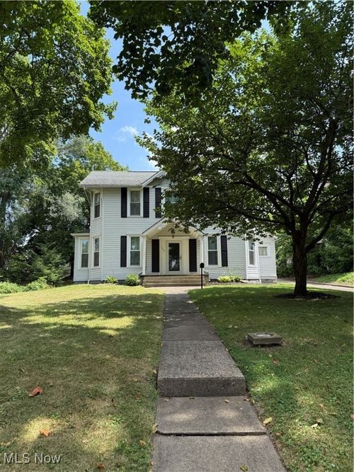562 Cambridge Rd, Coshocton, OH, 43812-2272 | Card Image