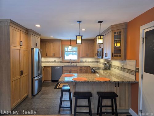 6453 Mack Rd, Howell, MI, 48855-9241 | Card Image