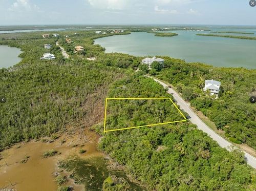 822 Whiskey Creek Dr, MARCO ISLAND, FL, 34145-1711 | Card Image