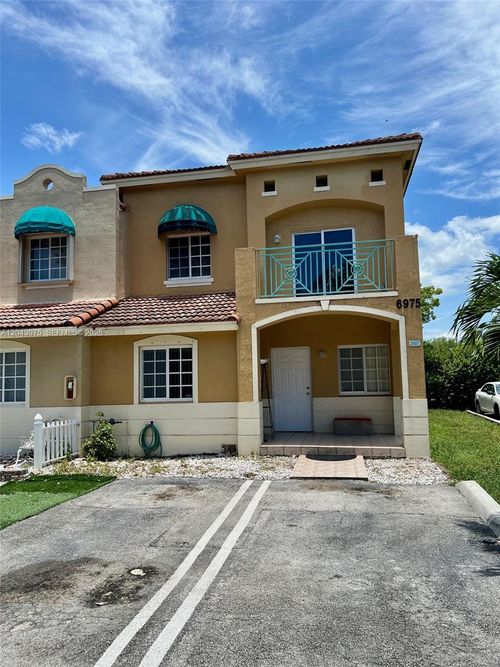 2007-6975 Nw 173rd Dr, Hialeah, FL, 33015-4126 | Card Image
