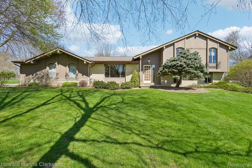 12120 Carriage Trail Drive, Springfield Charter Township, MI, 48350 | Card Image