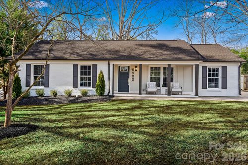 6900 Valley Haven Dr, Charlotte, NC, 28211-6159 | Card Image