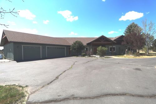 21491 Bear Creek Rd, Bend, OR, 97701-9601 | Card Image