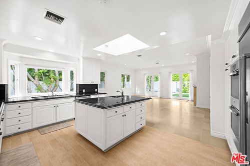 225 S Palm Dr, Beverly Hills, CA, 90212 | Card Image