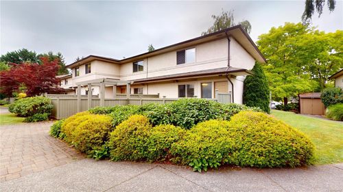 16-4061 Larchwood Dr, Saanich, BC, V8P5R4 | Card Image