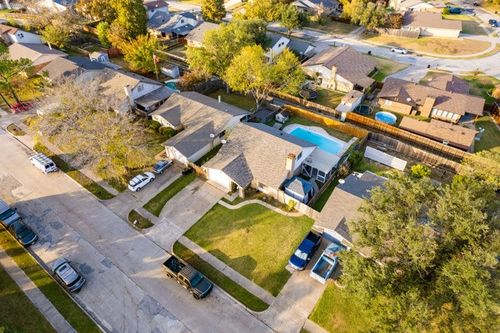 813 Via Avenida, Mesquite, TX, 75150-3007 | Card Image