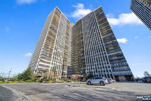 300 Winston Dr, Cliffside Park, NJ, 07010-3236 | Card Image