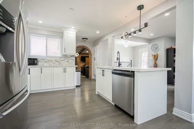 72 Brookland Dr, House other with 5 bedrooms, 4 bathrooms and 4 parking in Brampton ON | Image 10