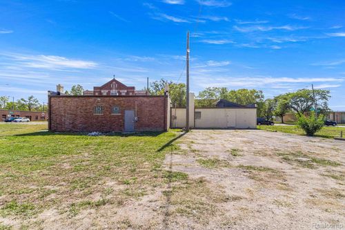 1021 E State Fair, Detroit, MI, 48203-1215 | Card Image