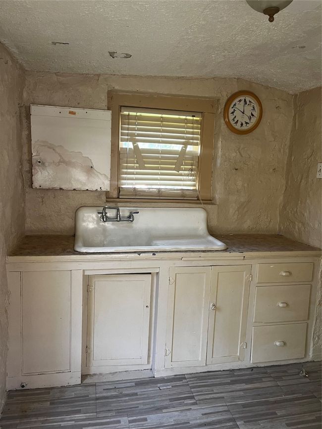 Upstairs kitchenette | Image 11