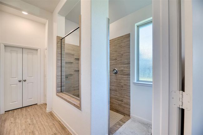 Amazing walk in shower | Image 22