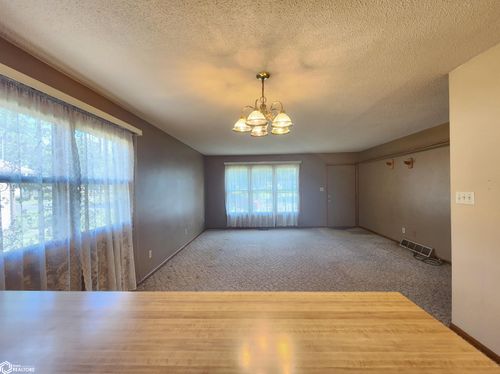 408 26th Street Sw, Mason City, IA, 50401 | Card Image