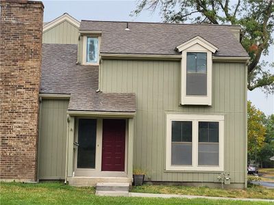 View of front facade featuring a front lawn | Image 1