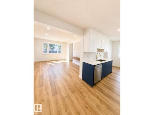 224 Callingwood 2 Nw, Edmonton, AB, T5T1A3 | Card Image
