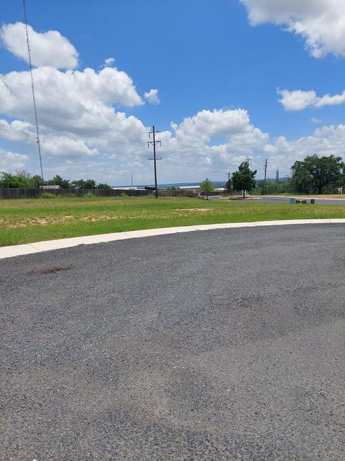 113-601 Atkins Ct, Fredericksburg, TX, 78624-2482 | Card Image