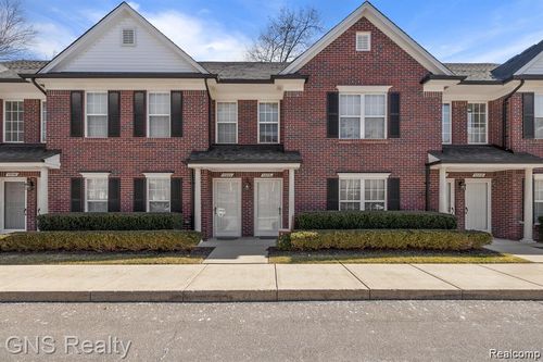 53216 Manchester Ave, Shelby Twp, MI, 48316-2613 | Card Image