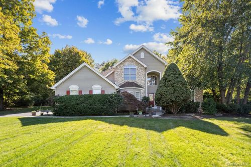 7 Birdie Dr, Suffern, NY, 10901-3940 | Card Image