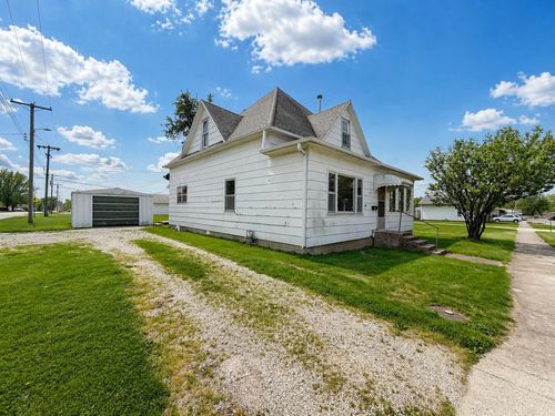 330 Morehead St, Moberly, MO, 65270-2733 | Card Image