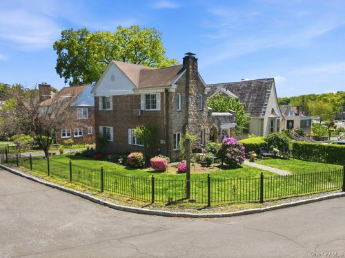 51 Cumberland Dr, Yonkers, NY, 10704-3524 | Card Image