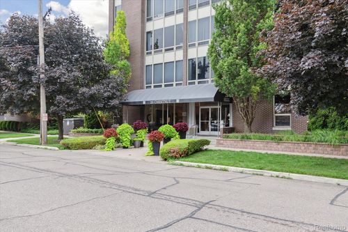apt-305-20 Chestnut St, Wyandotte, MI, 48192-5239 | Card Image