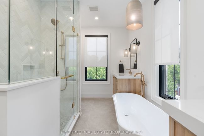 271 Codrington St, House other with 4 bedrooms, 5 bathrooms and 2 parking in Barrie ON | Image 30