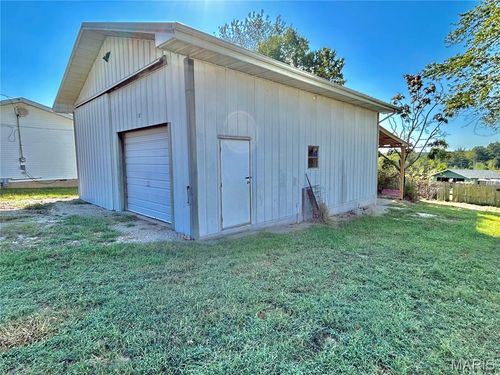 1307 E 1st St, Salem, MO, 65560-2641 | Card Image