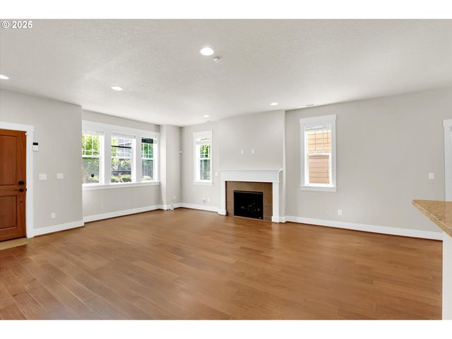 385 Sw Mitchum Ter, House other with 3 bedrooms, 3 bathrooms and 2 parking in Beaverton OR | Image 5