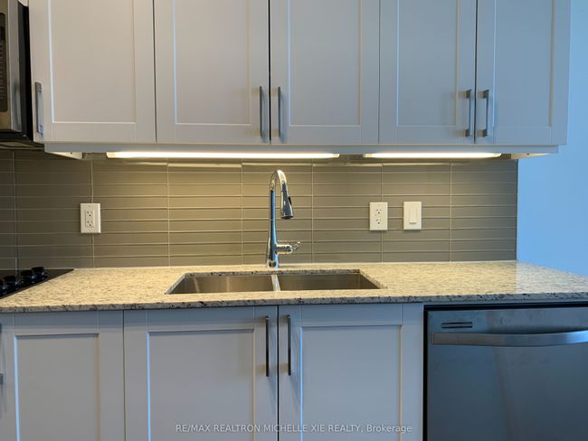 912 - 9600 Yonge St, Condo with 2 bedrooms, 1 bathrooms and 1 parking in Richmond Hill ON | Image 8