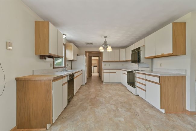 79 Ledgeview Dr, House other with 3 bedrooms, 3 bathrooms and 4 parking in Norwood MA | Image 10