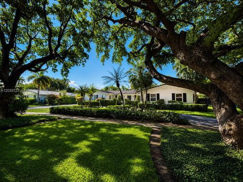 8725 Sw 160th St, Palmetto Bay, FL, 33157-3520 | Card Image