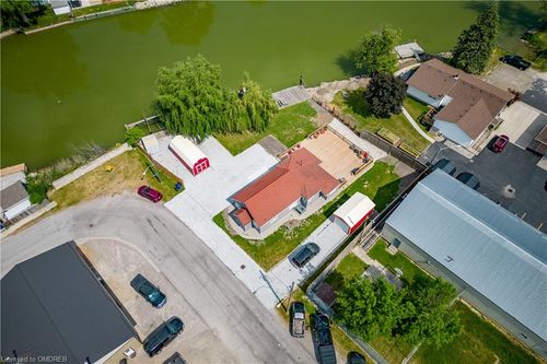 105 Elizabeth St, Wallaceburg, ON, N8A2Y9 | Card Image