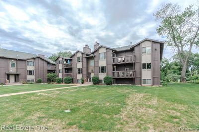 13 - 8385 Pontiac Lake Road, Condo with 2 bedrooms, 1 bathrooms and null parking in White Lake Twp MI | Image 3