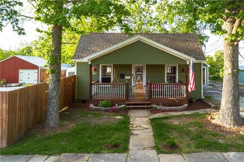 111 W Olive St, El Dorado Springs, MO, 64744-1071 | Card Image