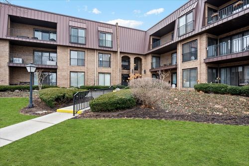 apt-104-2 The Court Of Harborside, Northbrook, IL, 60062-3226 | Card Image