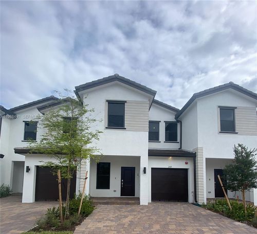 247 Sw 159th Pl, Pembroke Pines, FL, 33027-5062 | Card Image