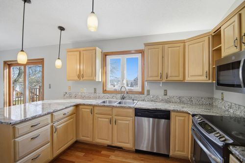2305 13th St Sw, Austin, MN, 55912-1733 | Card Image