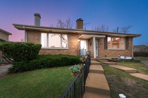 9308 Home Ct, Des Plaines, IL, 60016-5123 | Card Image