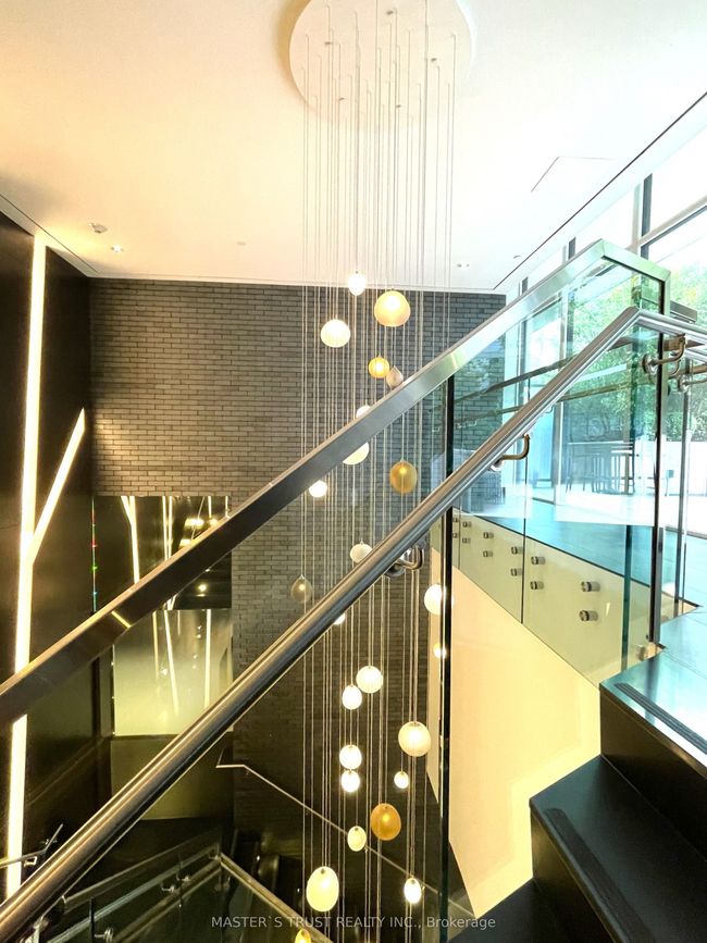 809 - 125 Peter St, Condo with 2 bedrooms, 1 bathrooms and 1 parking in Toronto ON | Image 25