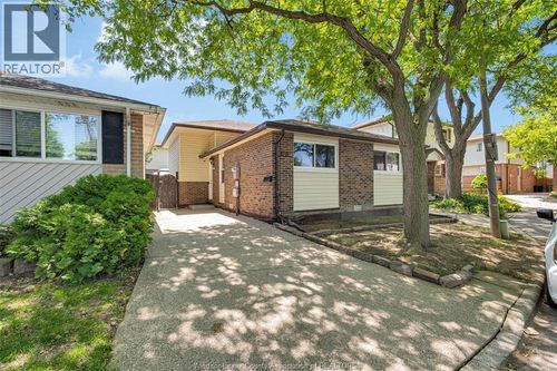 8245 Enfield Pl, Windsor, ON, N8S4N2 | Card Image