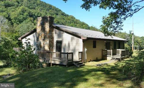 250 Peanut Ln, GREAT CACAPON, WV, 25422-2405 | Card Image