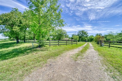 7000 Fm 3060, Midway, TX, 75852-2697 | Card Image