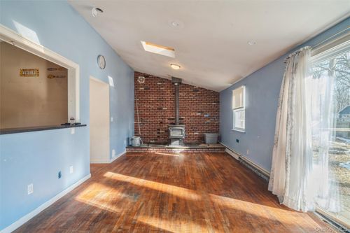 4 Laurel Ln, Shirley, NY, 11967-2415 | Card Image