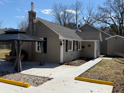 424 W 16th St, Traverse City, MI, 49684-4124 | Card Image