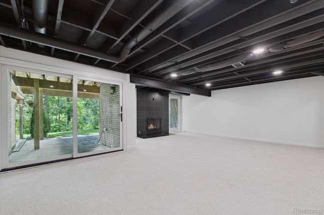 40-1105-Ivyglen-Cir-Bloomfield-Hills-MI-48304-WindowStill-49.jpg | Image 37