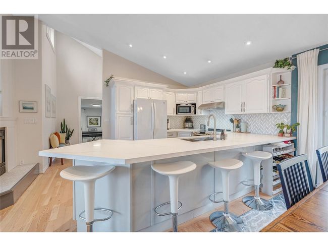 12018 Trayler Pl, House other with 3 bedrooms, 2 bathrooms and 1 parking in Summerland BC | Image 8