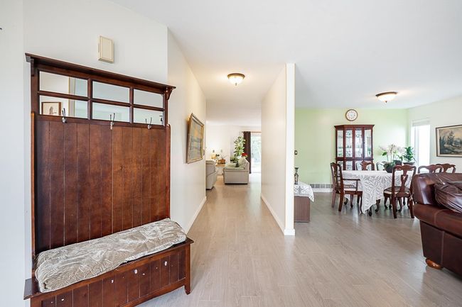 2992 152a St, House other with 3 bedrooms, 2 bathrooms and 4 parking in Surrey BC | Image 4