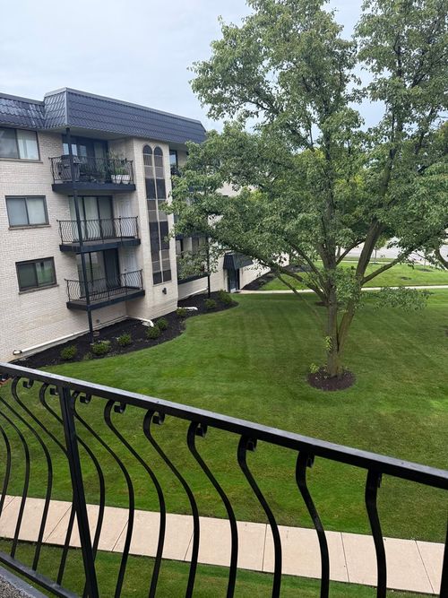apt-202-6950 W Forest Preserve Dr, Norridge, IL, 60706-1371 | Card Image