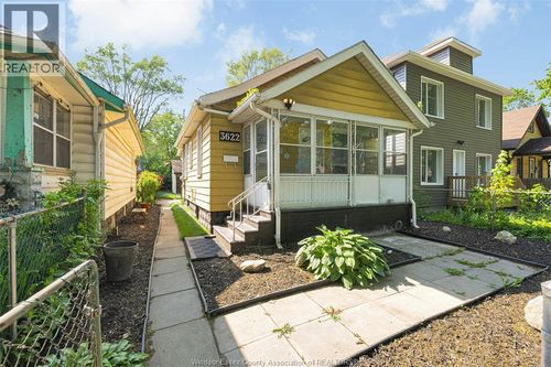 3622 Queen St, Windsor, ON, N9C1N9 | Card Image