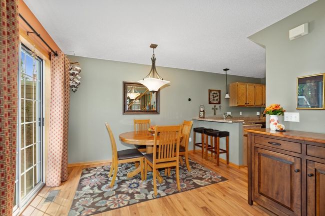Plenty of room for mealtime! | Image 12