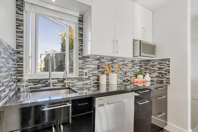D2 - 1100 W 6 Th Avenue, Townhouse with 2 bedrooms, 2 bathrooms and 1 parking in Vancouver BC | Image 10